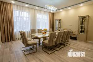 Дом 550м&sup2;, 3-этажный, участок 10 сот.  