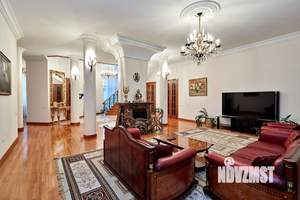 Дом 565м&sup2;, 2-этажный, участок 8 сот.  