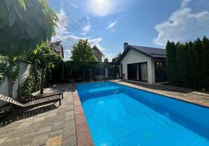 Дом 218м&sup2;, 2-этажный, участок 8 сот.  