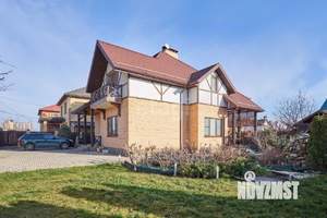 Дом 218м², 2-этажный, участок 10 сот.  
