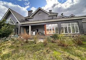 Дом 1500м&sup2;, 3-этажный, участок 16 сот.  