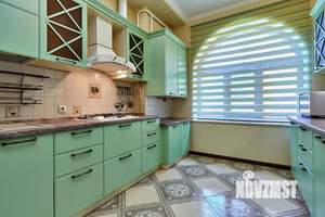 Дом 176м&sup2;, 2-этажный, участок 8 сот.  