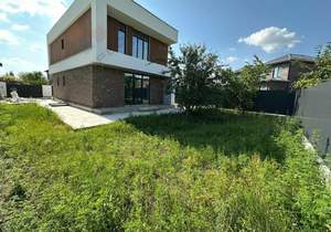 Дом 180м², 2-этажный, участок 5 сот.  