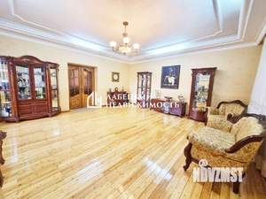 Дом 393м&sup2;, 3-этажный, участок 5 сот.  