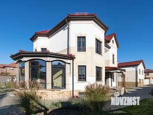 Дом 640м&sup2;, 3-этажный, участок 10 сот.  