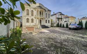 Дом 492м&sup2;, 3-этажный, участок 8 сот.  