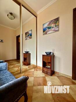 Коттедж 300м², 3-этажный, участок 10 сот.  