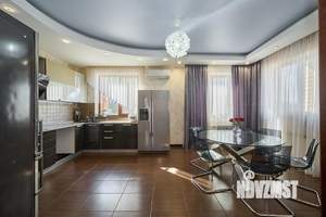 Дом 130м&sup2;, 2-этажный, участок 7 сот.  