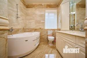 Дом 508м&sup2;, 3-этажный, участок 5 сот.  