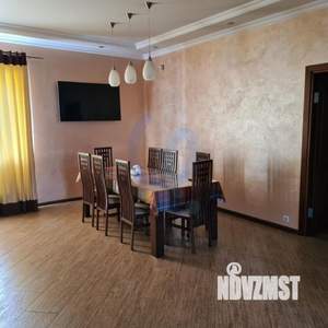 Дом 311м&sup2;, 3-этажный, участок 6 сот.  