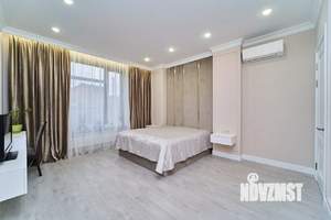 Дом 303м&sup2;, 2-этажный, участок 6 сот.  