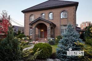 Дом 460м&sup2;, 3-этажный, участок 9 сот.  