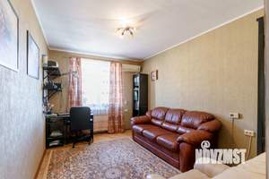 Дом 180м², 3-этажный, участок 10 сот.  