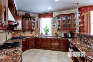 Дом 333м&sup2;, 2-этажный, участок 9 сот.  