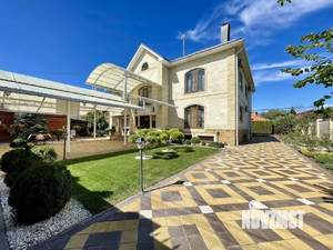 Дом 500м&sup2;, 3-этажный, участок 16 сот.  