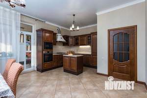 Дом 331м&sup2;, 2-этажный, участок 13 сот.  