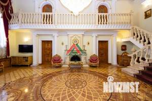 Дом 663м&sup2;, 2-этажный, участок 9 сот.  