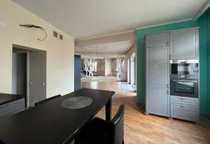 Дом 450м&sup2;, 2-этажный, участок 10 сот.  