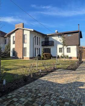 Дом 356м&sup2;, 3-этажный, участок 12 сот.  