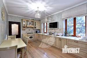 Дом 340м², 2-этажный, участок 13 сот.  