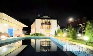 Дом 304м&sup2;, 3-этажный, участок 10 сот.  