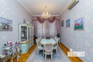 Дом 556м², 3-этажный, участок 10 сот.  