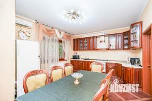 Дом 349м², 3-этажный, участок 8 сот.  