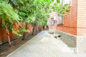 Дом 349м&sup2;, 3-этажный, участок 8 сот.  