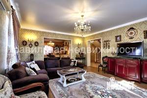 Дом 230м&sup2;, 2-этажный, участок 6 сот.  