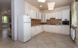 Дом 200м&sup2;, 2-этажный, участок 6 сот.  