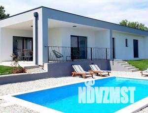 Дом 110м&sup2;, 1-этажный, участок 6 сот.  