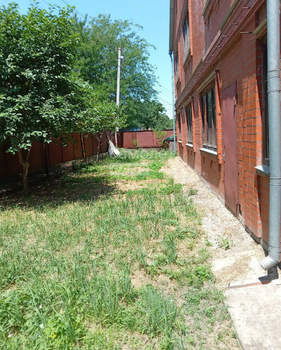 Дом 330м&sup2;, 3-этажный, участок 6 сот.  