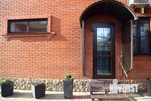 Дом 220м&sup2;, 2-этажный, участок 8 сот.  