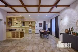 Дом 290м&sup2;, 2-этажный, участок 9 сот.  