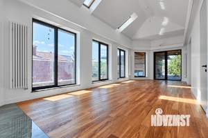 Дом 440м&sup2;, 3-этажный, участок 6 сот.  