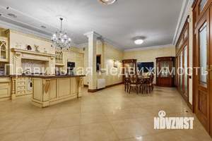 Дом 760м&sup2;, 3-этажный, участок 14 сот.  