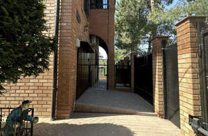 Дом 320м&sup2;, 2-этажный, участок 12 сот.  