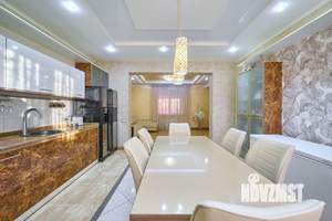 Дом 208м&sup2;, 2-этажный, участок 4 сот.  