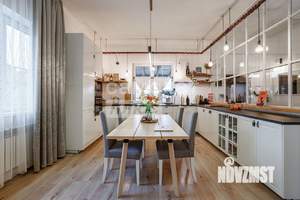 Дом 280м², 2-этажный, участок 8 сот.  