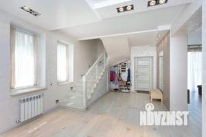 Дом 165м&sup2;, 2-этажный, участок 3 сот.  