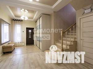 Дом 293м&sup2;, 2-этажный, участок 12 сот.  