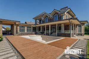 Дом 800м², 3-этажный, участок 15 сот.  