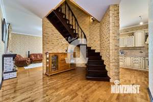 Дом 241м², 2-этажный, участок 14 сот.  