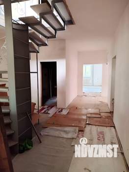 Дом 1000м&sup2;, 2-этажный, участок 12 сот.  