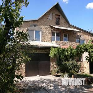 Дом 215м², 2-этажный, участок 6 сот.  