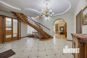 Дом 500м&sup2;, 3-этажный, участок 7 сот.  