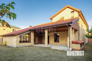 Дом 422м&sup2;, 2-этажный, участок 10 сот.  