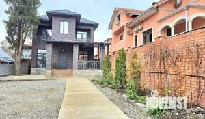 Дом 227м&sup2;, 3-этажный, участок 5 сот.  