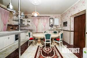 Дом 217м², 3-этажный, участок 4 сот.  