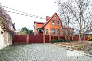 Дом 444м&sup2;, 2-этажный, участок 10 сот.  